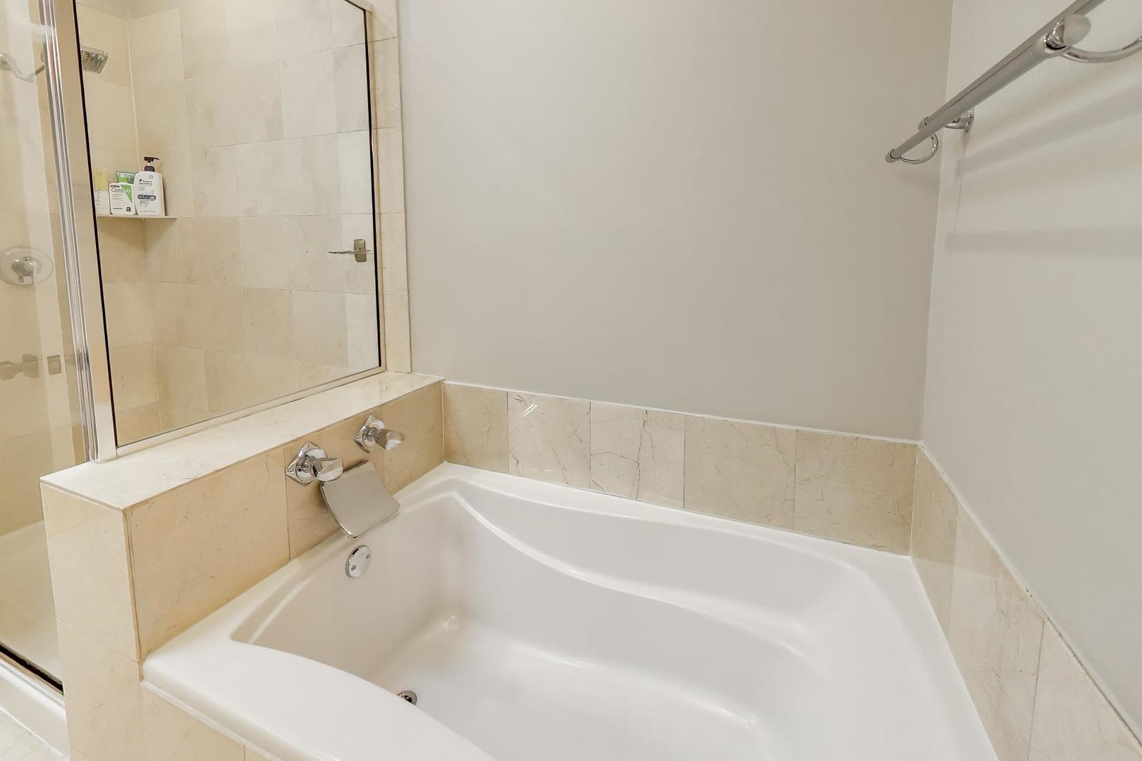 321 North Jefferson Street, Unit 401 Chicago, IL 60661 - Photo 25 of 33