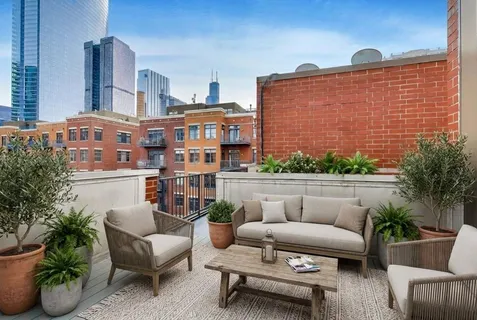 $865,000 | 321 North Jefferson Street, Unit 401, Chicago, IL 60661