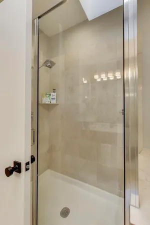 $865,000 | 321 North Jefferson Street, Unit 401, Chicago, IL 60661