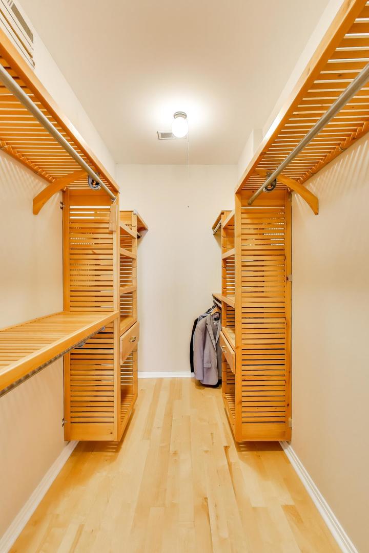 321 North Jefferson Street, Unit 401 Chicago, IL 60661 - Photo 27 of 33