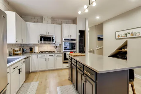 $865,000 | 321 North Jefferson Street, Unit 401, Chicago, IL 60661