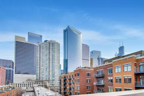 $865,000 | 321 North Jefferson Street, Unit 401, Chicago, IL 60661