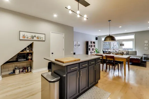 $865,000 | 321 North Jefferson Street, Unit 401, Chicago, IL 60661