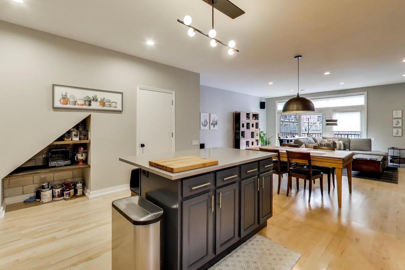 321 North Jefferson Street, Unit 401 Chicago, IL 60661 - Photo 4 of 33