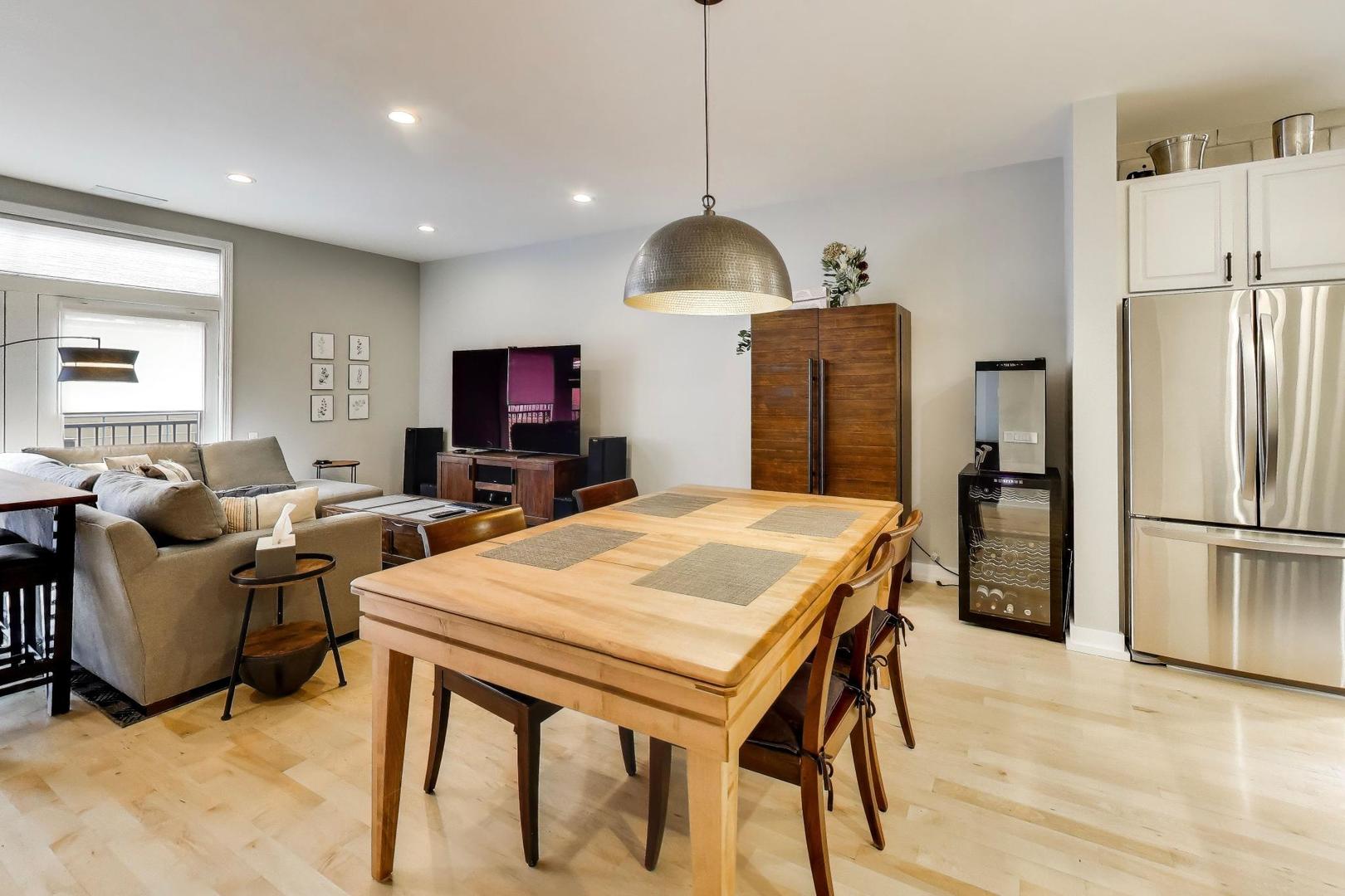 321 North Jefferson Street, Unit 401 Chicago, IL 60661 - Photo 5 of 33