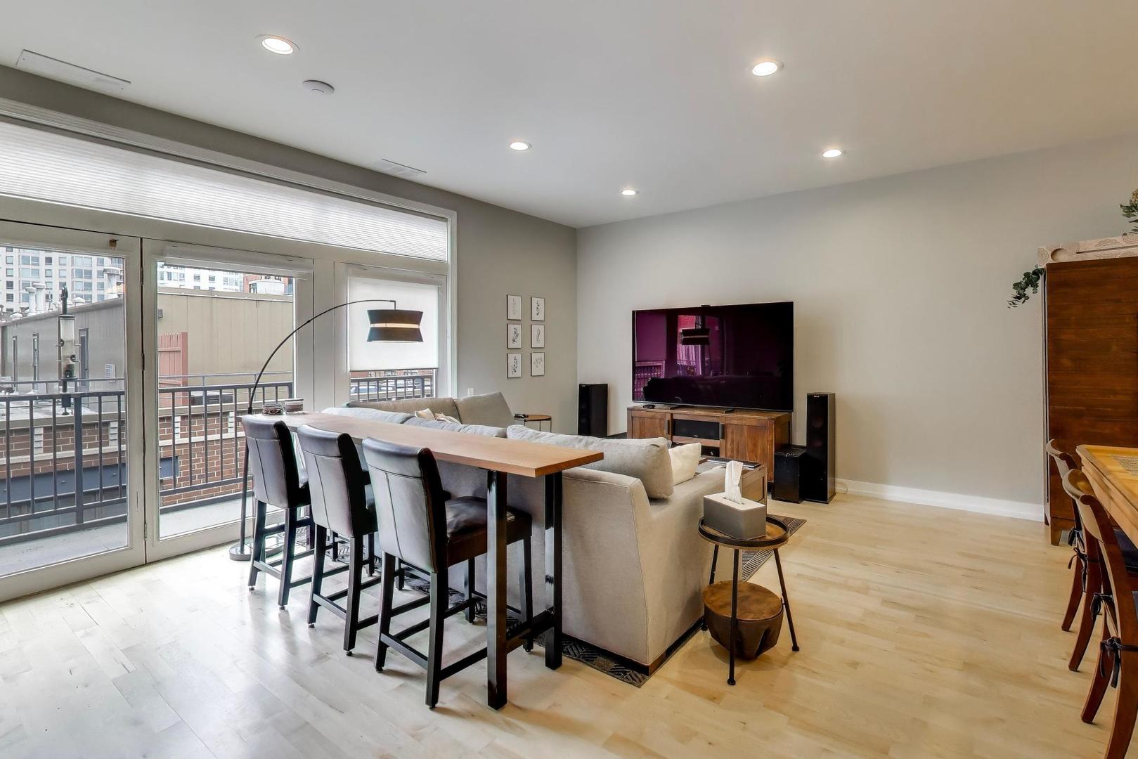 321 North Jefferson Street, Unit 401 Chicago, IL 60661 - Photo 7 of 33