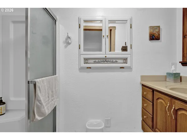 $469,900 | 56642 McKenzie Highway, Blue River, OR 97413