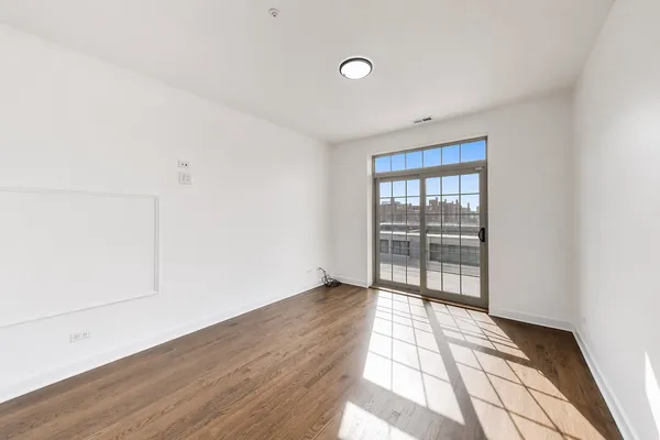 $425,000 | 5321 North Lincoln Avenue, Unit 3E, Chicago, IL 60625