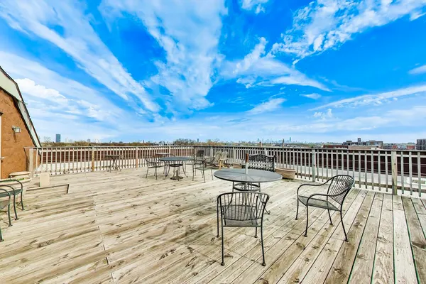 $425,000 | 5321 North Lincoln Avenue, Unit 3E, Chicago, IL 60625