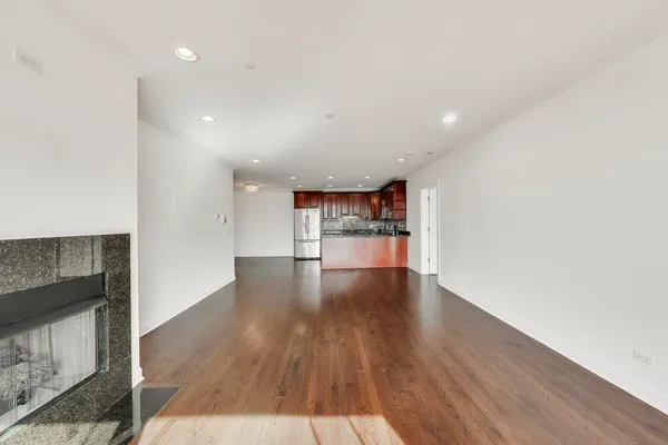 $425,000 | 5321 North Lincoln Avenue, Unit 3E, Chicago, IL 60625