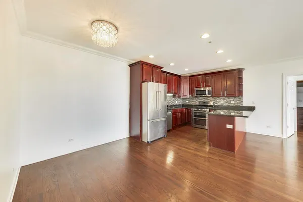 $425,000 | 5321 North Lincoln Avenue, Unit 3E, Chicago, IL 60625