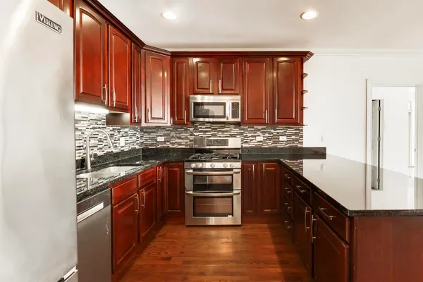 $425,000 | 5321 North Lincoln Avenue, Unit 3E, Chicago, IL 60625