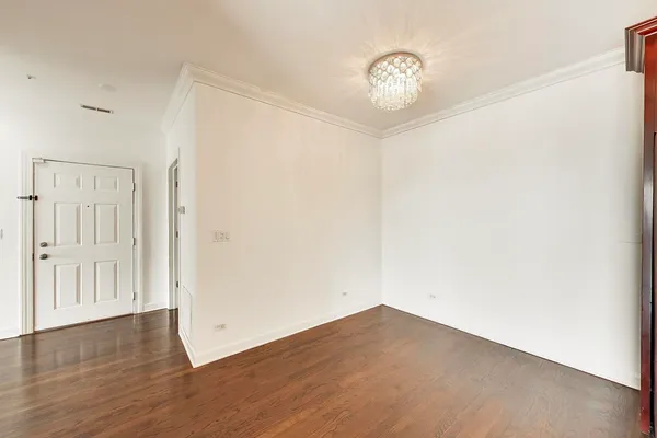 $425,000 | 5321 North Lincoln Avenue, Unit 3E, Chicago, IL 60625