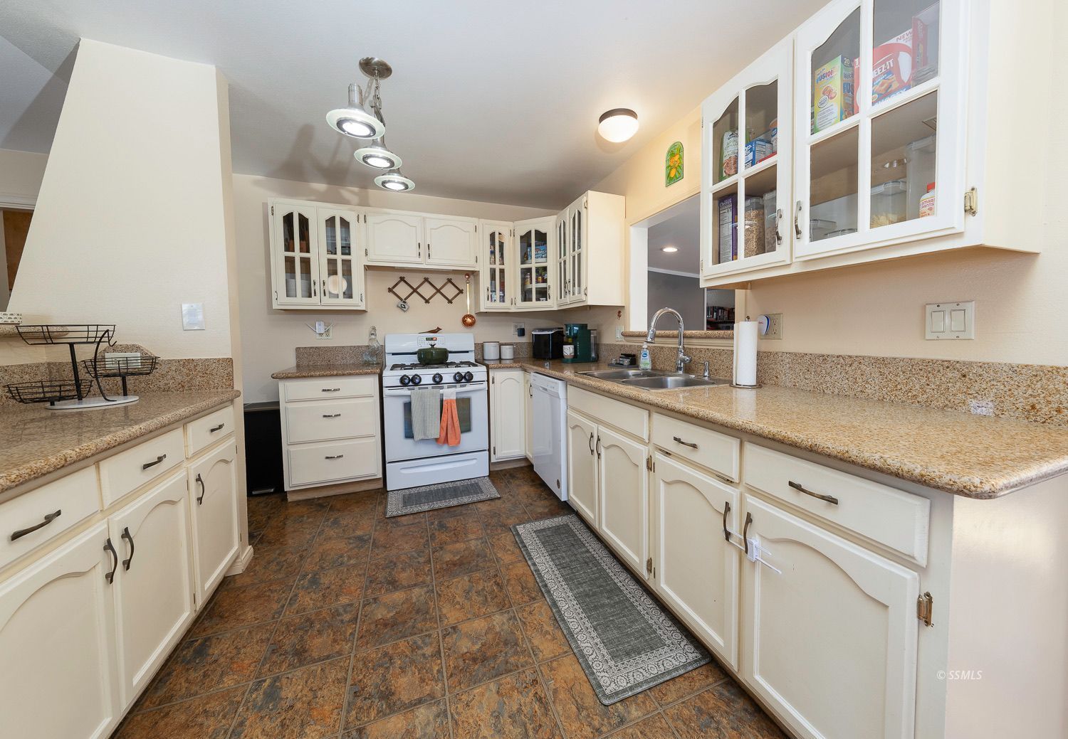 201 South Fire Opal Street Ridgecrest, CA 93555 - Photo 10 of 32