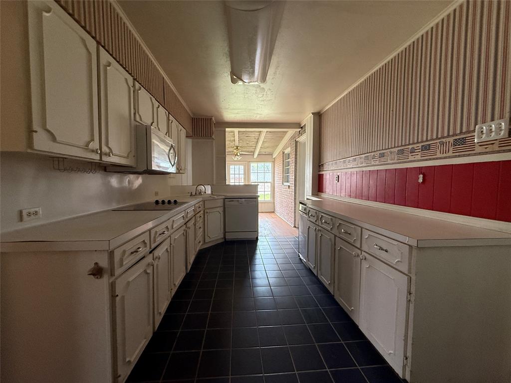 325 West 4th Street Tyler, TX 75701 - Photo 11 of 40 a kitchen with stainless steel appliances a sink and cabinets