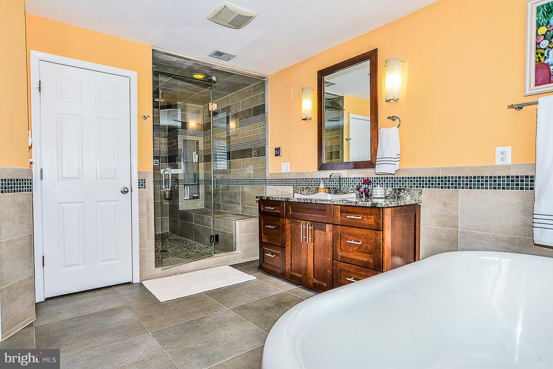 2491 Leyland Ridge Road Herndon, VA 20171 - Photo 17 of 30 Steam shower