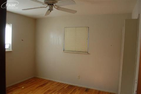1135 Reid Road Flint, MI 48507 - Photo 15 of 17 20325291-14.JPG