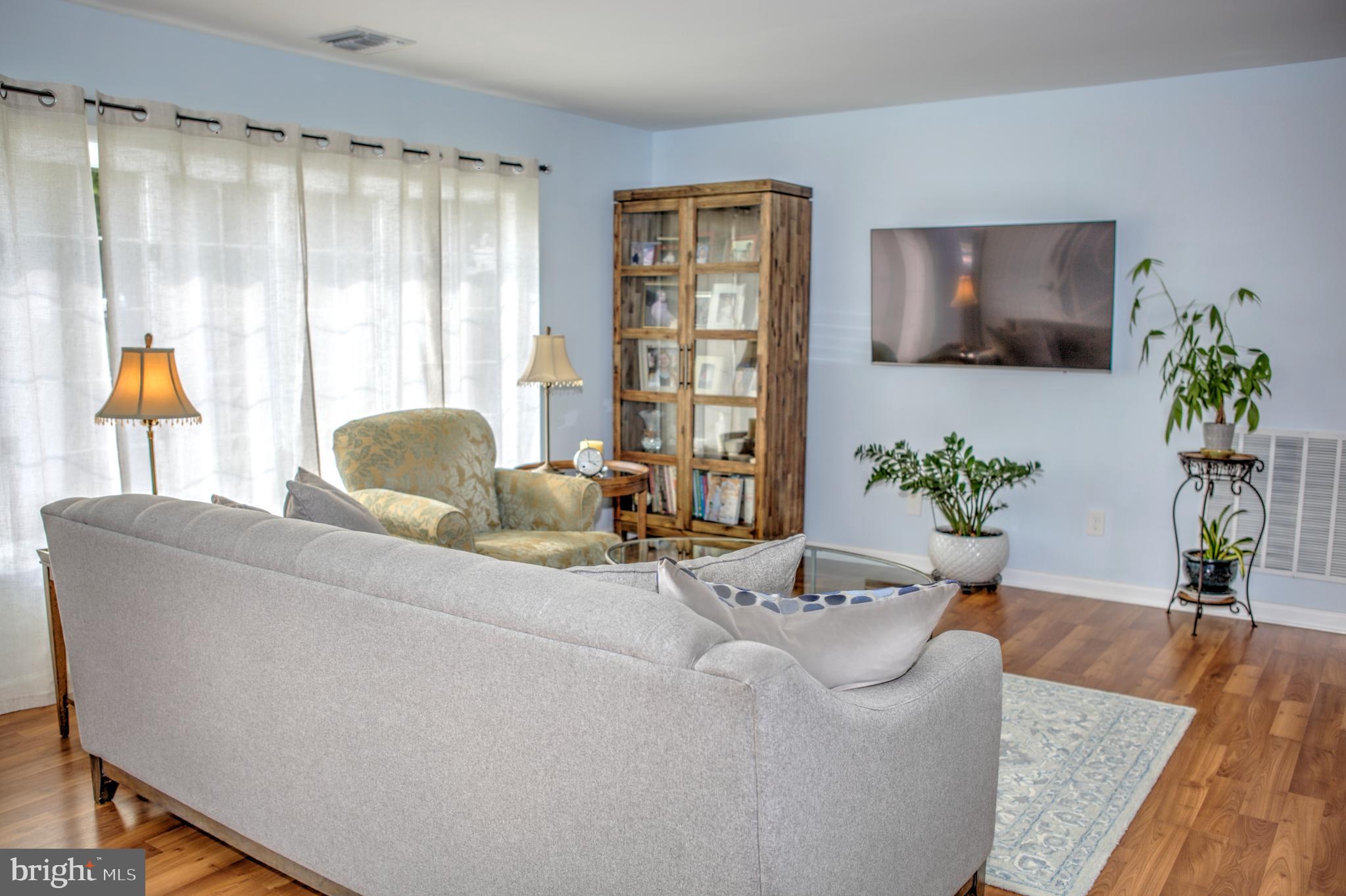 10 Canna Road Levittown, PA 19057 - Photo 4 of 34 Gallery Image 4