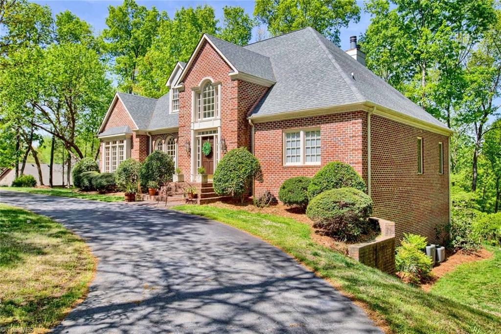 403 Cascade Drive High Point, NC 27265 - Photo 2 of 40