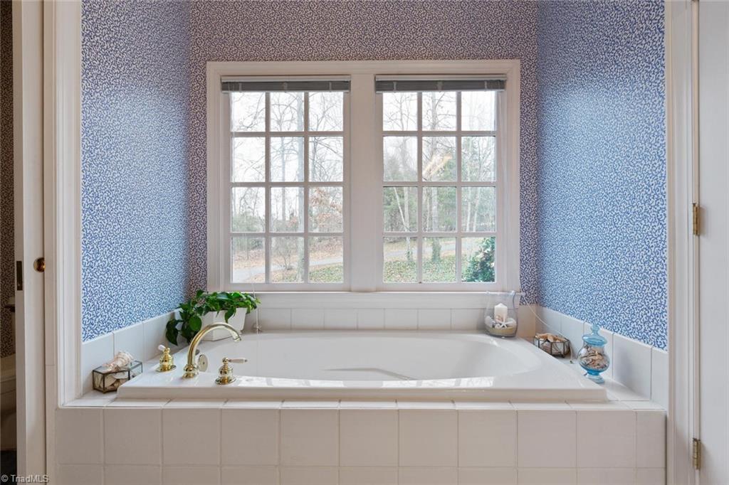 403 Cascade Drive High Point, NC 27265 - Photo 17 of 40