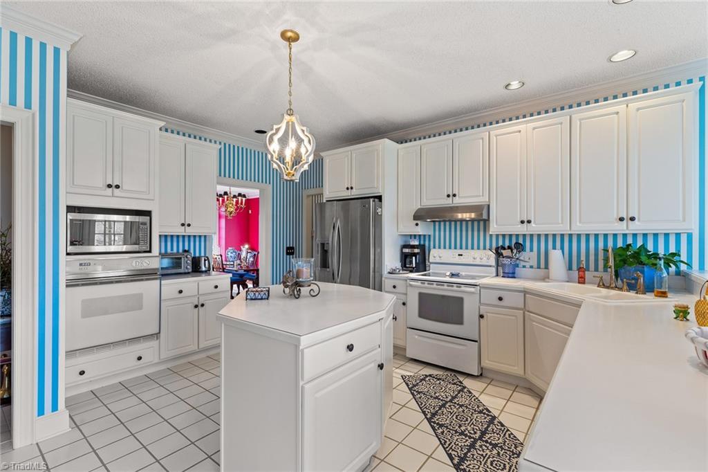 403 Cascade Drive High Point, NC 27265 - Photo 20 of 40