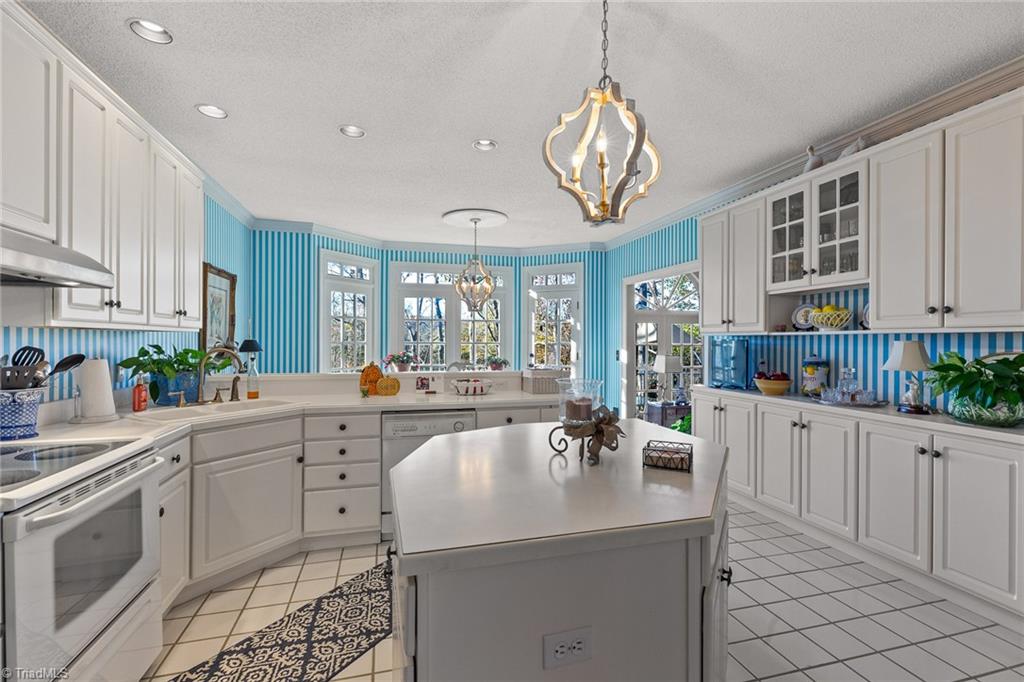 403 Cascade Drive High Point, NC 27265 - Photo 21 of 40