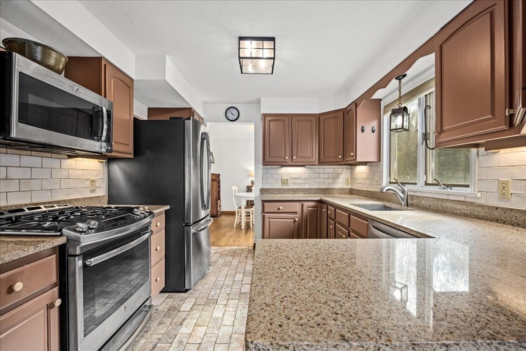 29 Gay Road Brookfield, MA 01506 - Photo 9 of 42