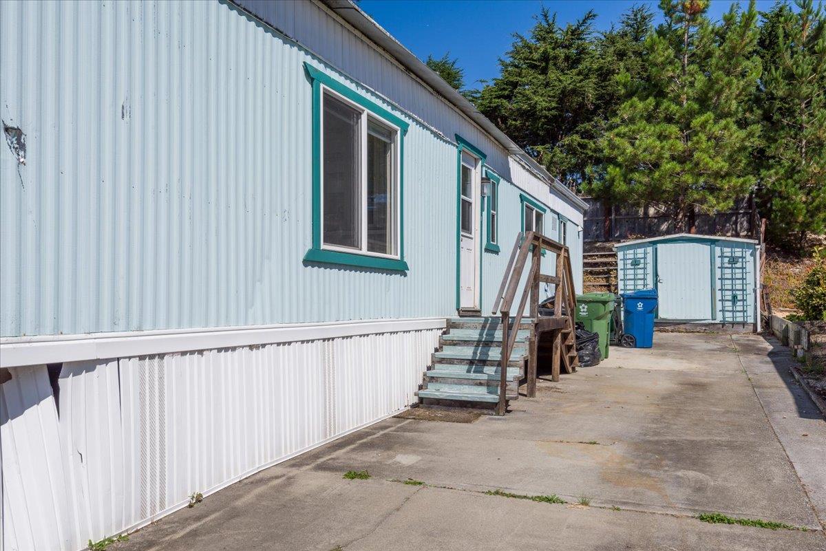 52 Oceanview Avenue, Unit 52 Half Moon Bay, CA 94019 - Photo 15 of 15 a view of outdoor space and deck