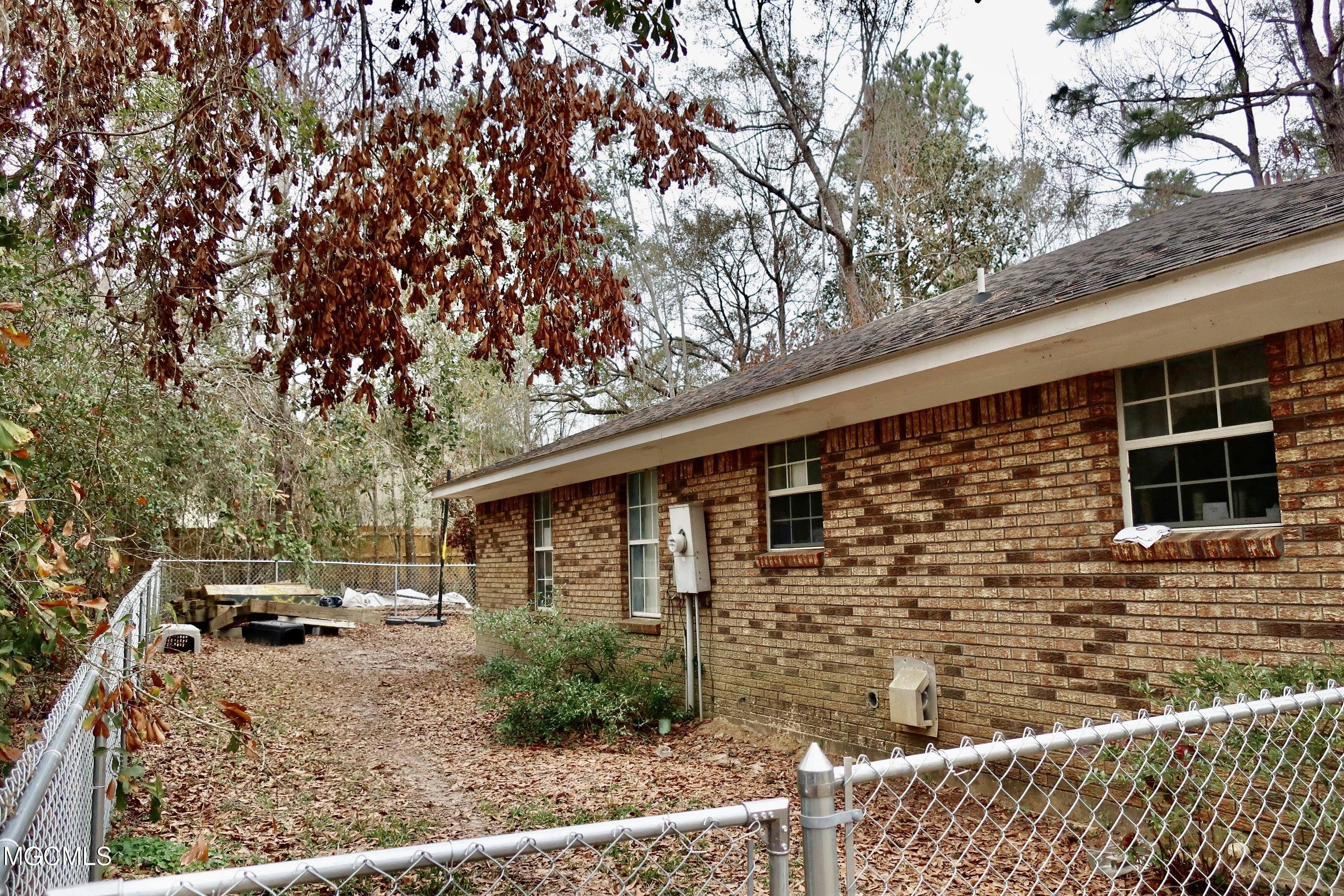 21520 Darling Road Pass Christian, MS 39571 - Photo 3 of 13 9B89E8D9-AAEC-4A3D-8694-9B557294DE9F