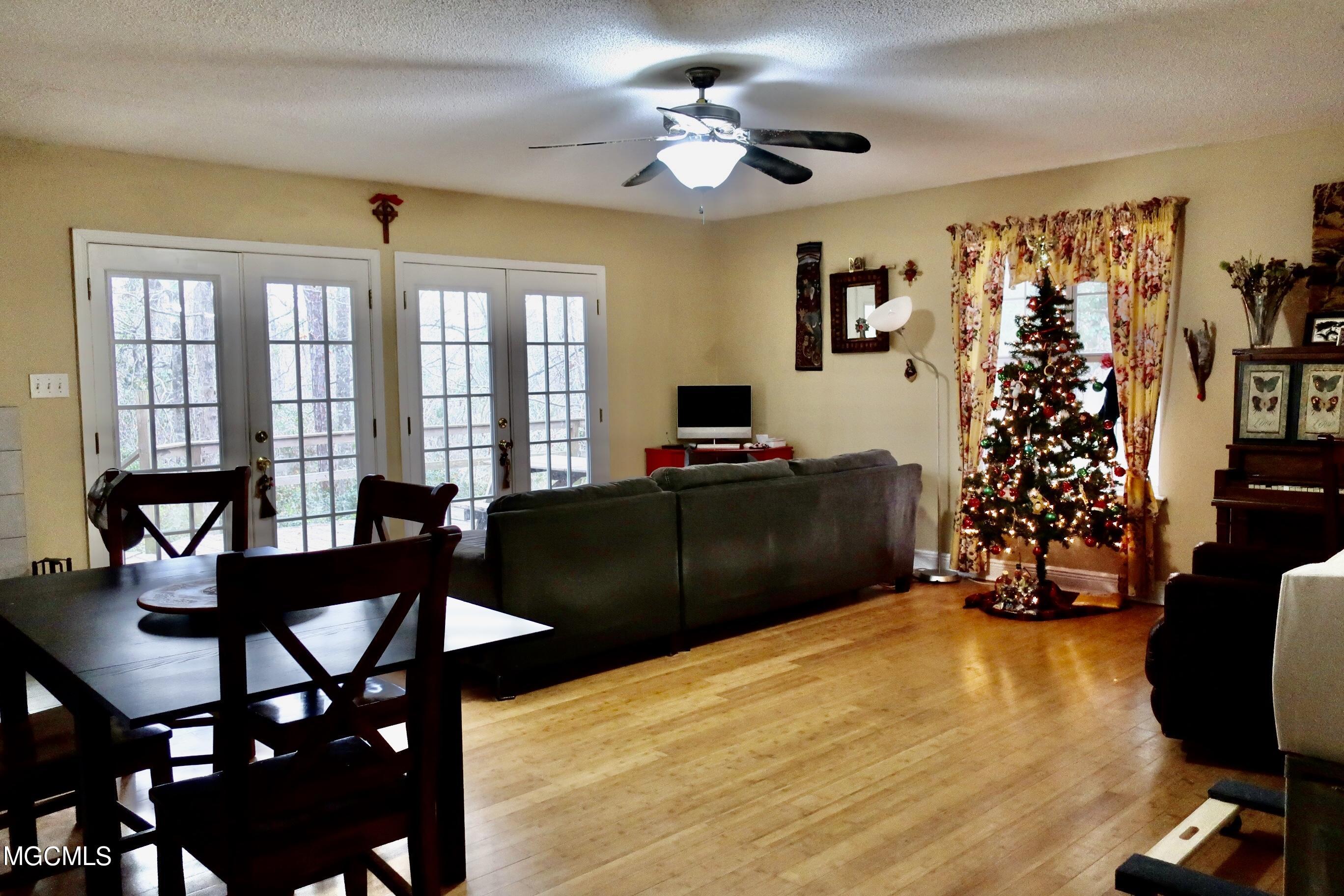 21520 Darling Road Pass Christian, MS 39571 - Photo 6 of 13 C3574345-1953-4369-8746-555780A9157A