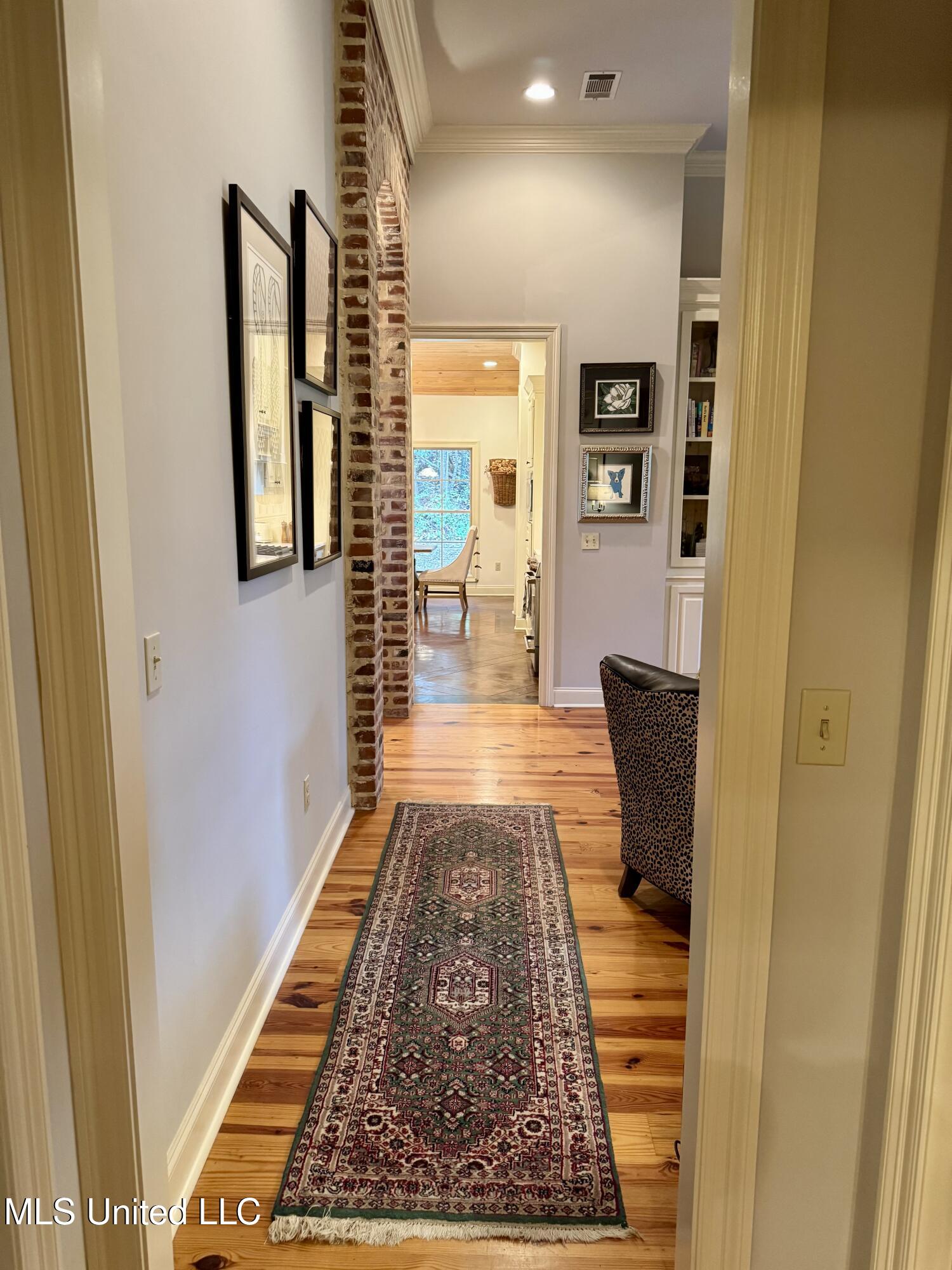 309 Winchester Road Natchez, MS 39120 - Photo 8 of 43 IMG_3039