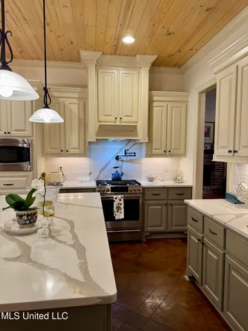 $430,000 | 309 Winchester Road, Natchez, MS 39120