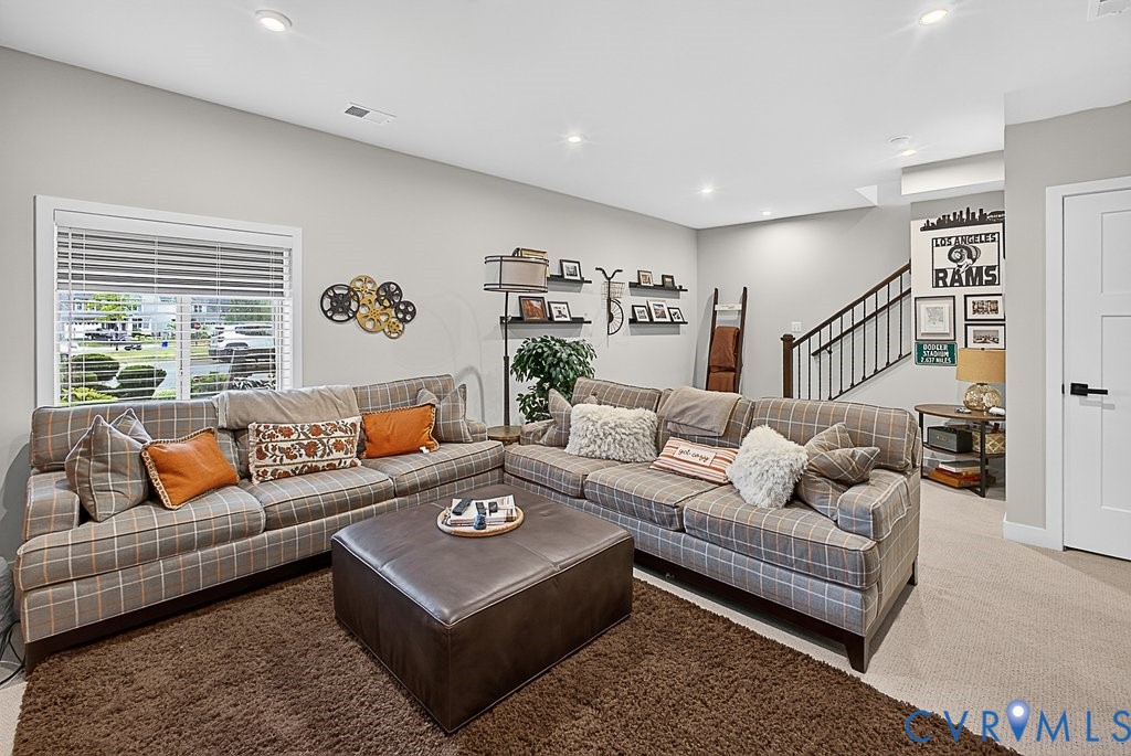 17976 Spotted Oak Road Dumfries, VA 22026 - Photo 22 of 52 Spacious living area featuring neutral wall tones,