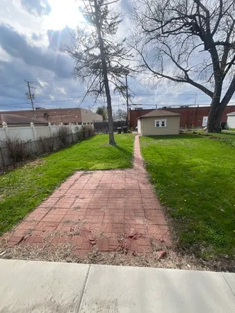 $2,000 | 324 Frederick Avenue, Bellwood, IL 60104