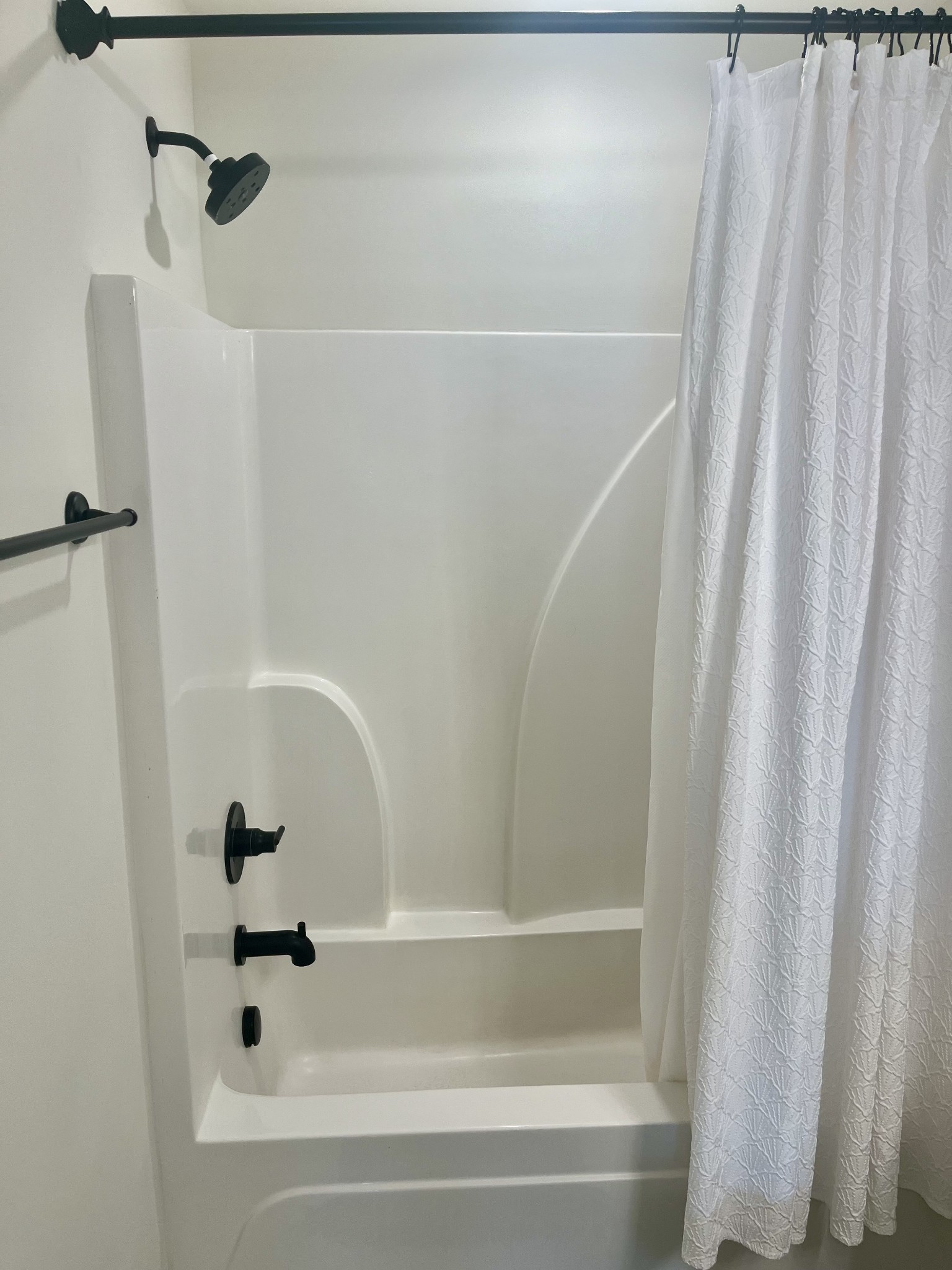 245 Tom Ferrell Road Portland, TN 37148 - Photo 16 of 27 a bathroom with a bathtub