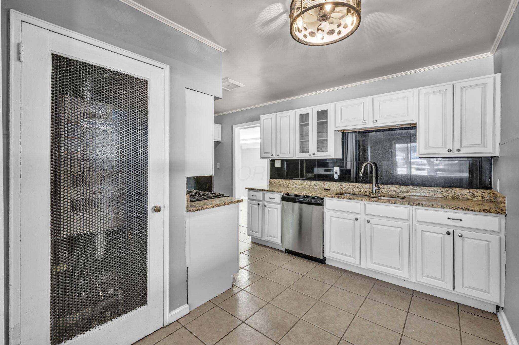 845 Exeter Road Columbus, OH 43213 - Photo 14 of 46 Kitchen
