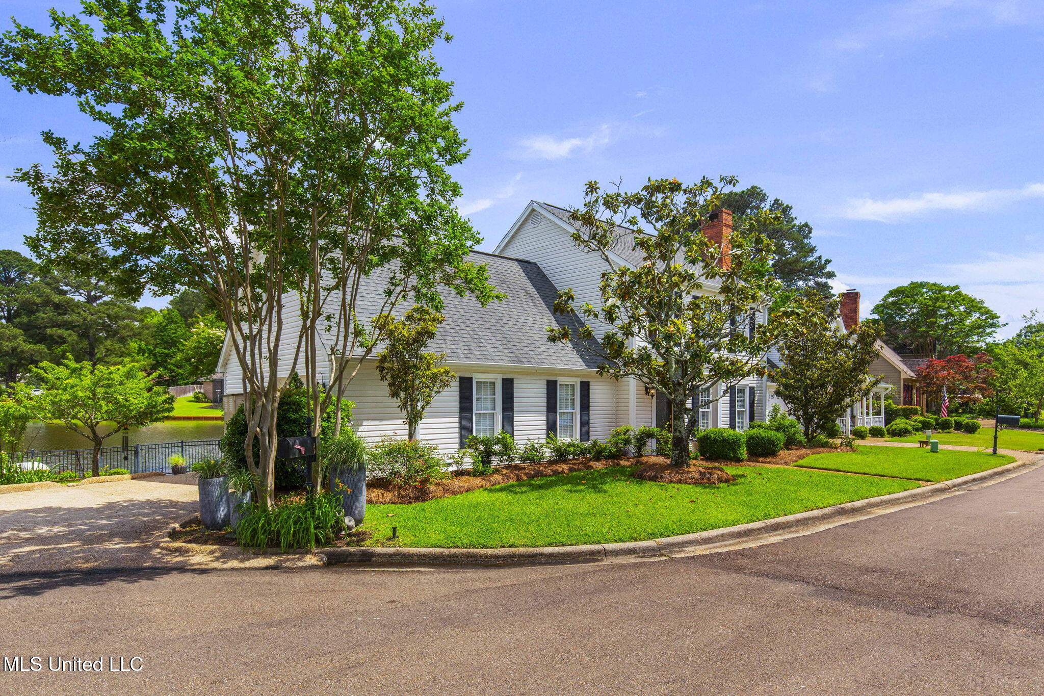 8 Spring Lake Point Pearl, MS 39208 - Photo 3 of 62 2-web-or-mls-8 Spring Lake-3
