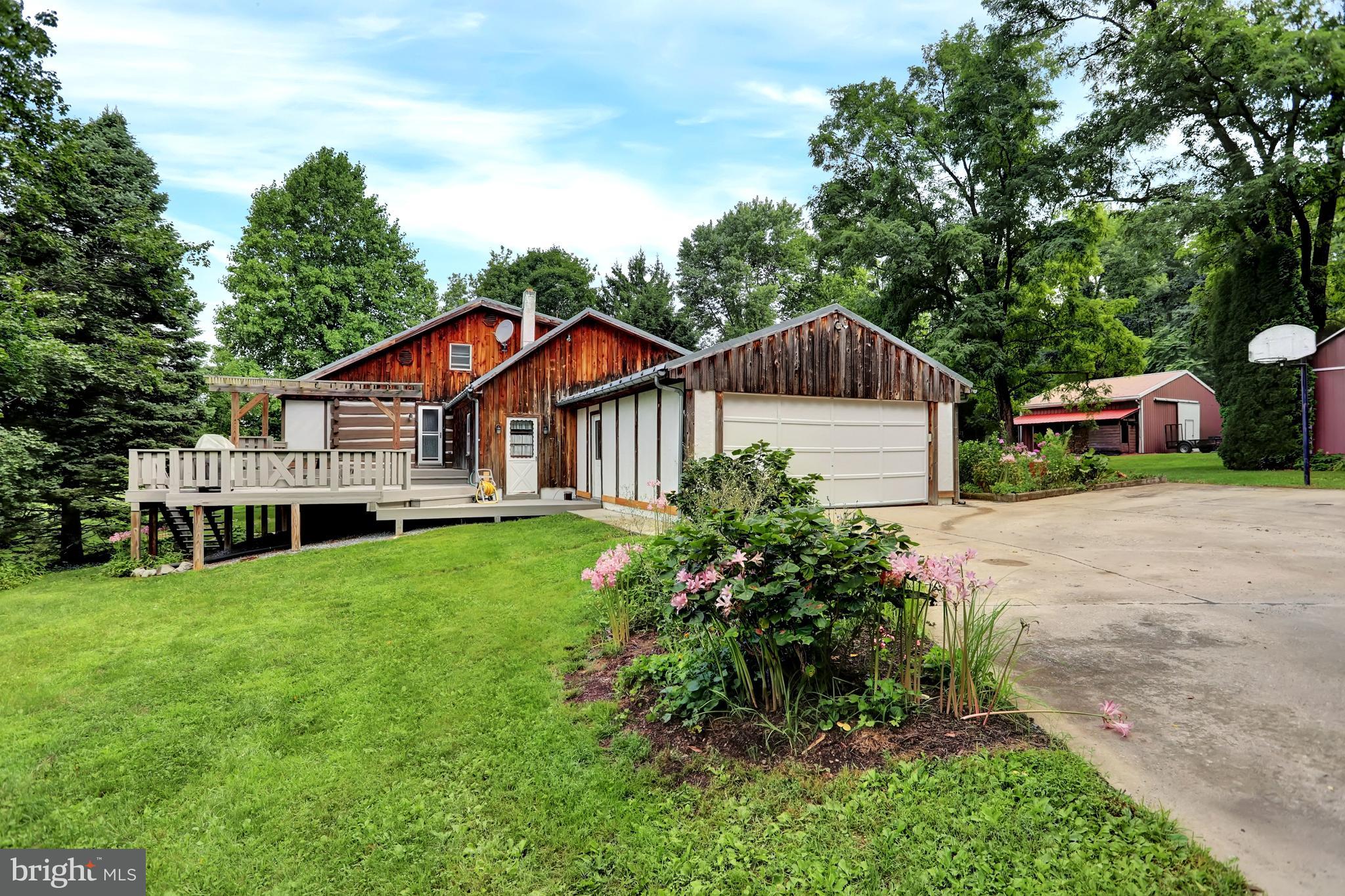 21 Graham Road Newville, PA 17241 - Photo 6 of 55 large step down deck
