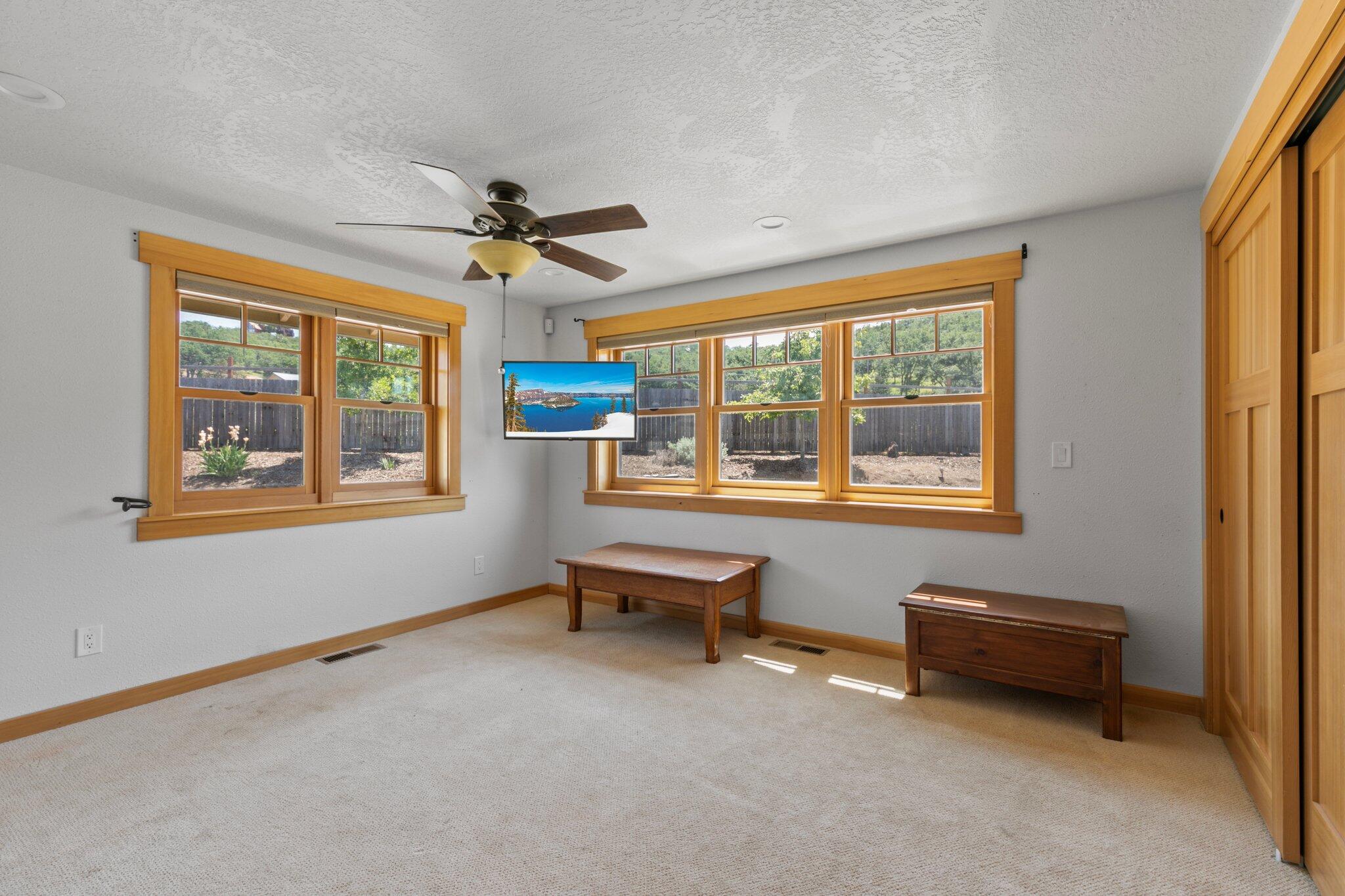 5299 Pioneer Road Medford, OR 97501 - Photo 23 of 40 34