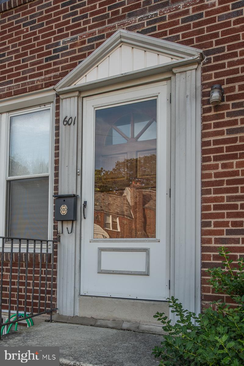 601 Briarcliff Road Upper Darby, PA 19082 - Photo 3 of 46