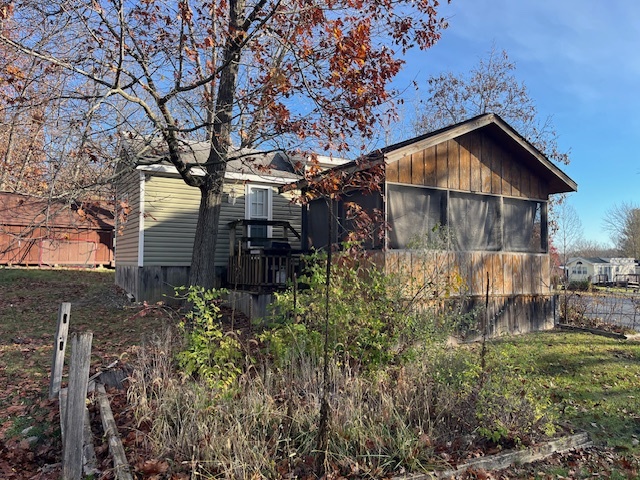 2795 East 28th Road Marseilles, IL 61341 - Photo 3 of 60 a backyard of a house with lots of green space