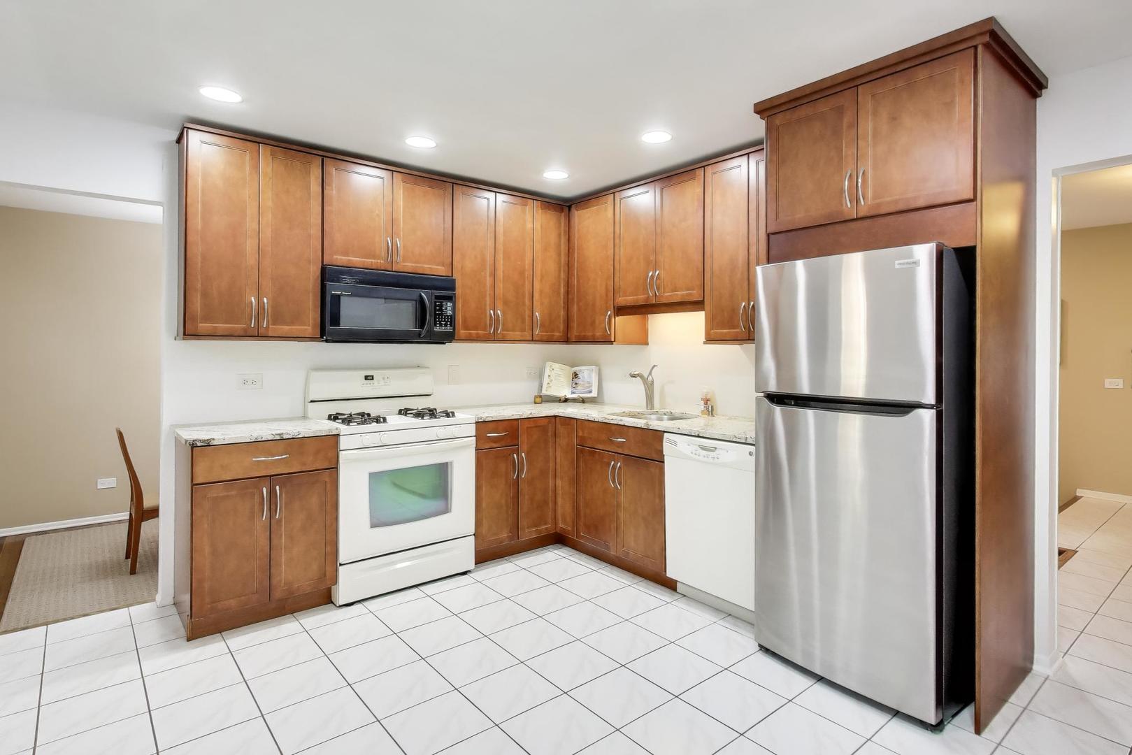 314 Anthony Road Buffalo Grove, IL 60089 - Photo 6 of 23