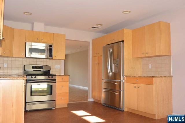 440 Oak Street, Unit 1 Ridgefield, NJ 07657 - Photo 2 of 13