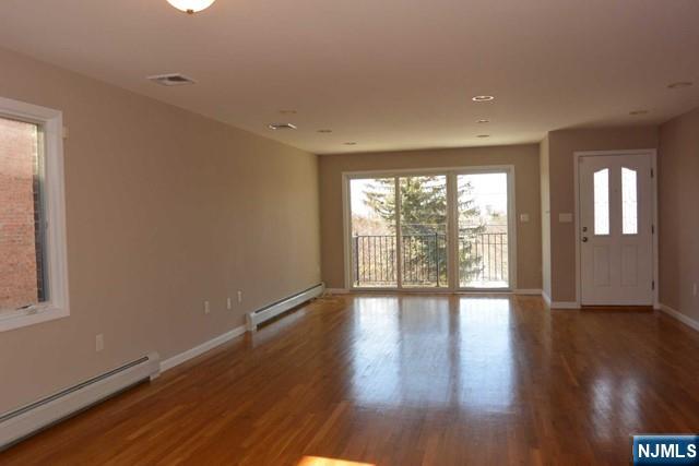 440 Oak Street, Unit 1 Ridgefield, NJ 07657 - Photo 3 of 13