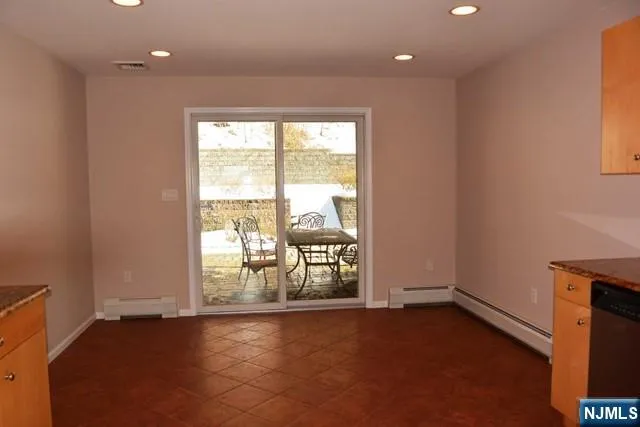 $3,400 | 440 Oak Street, Unit 1, Ridgefield, NJ 07657