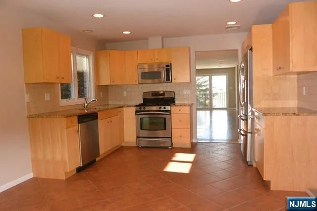 $3,400 | 440 Oak Street, Unit 1, Ridgefield, NJ 07657