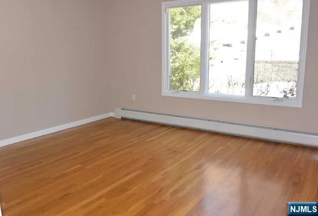 $3,400 | 440 Oak Street, Unit 1, Ridgefield, NJ 07657