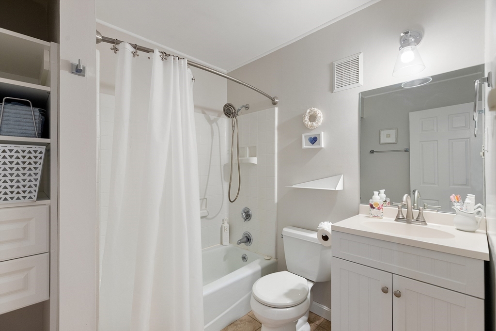 12 Cox Court, Unit PHB Beverly, MA 01915 - Photo 21 of 36