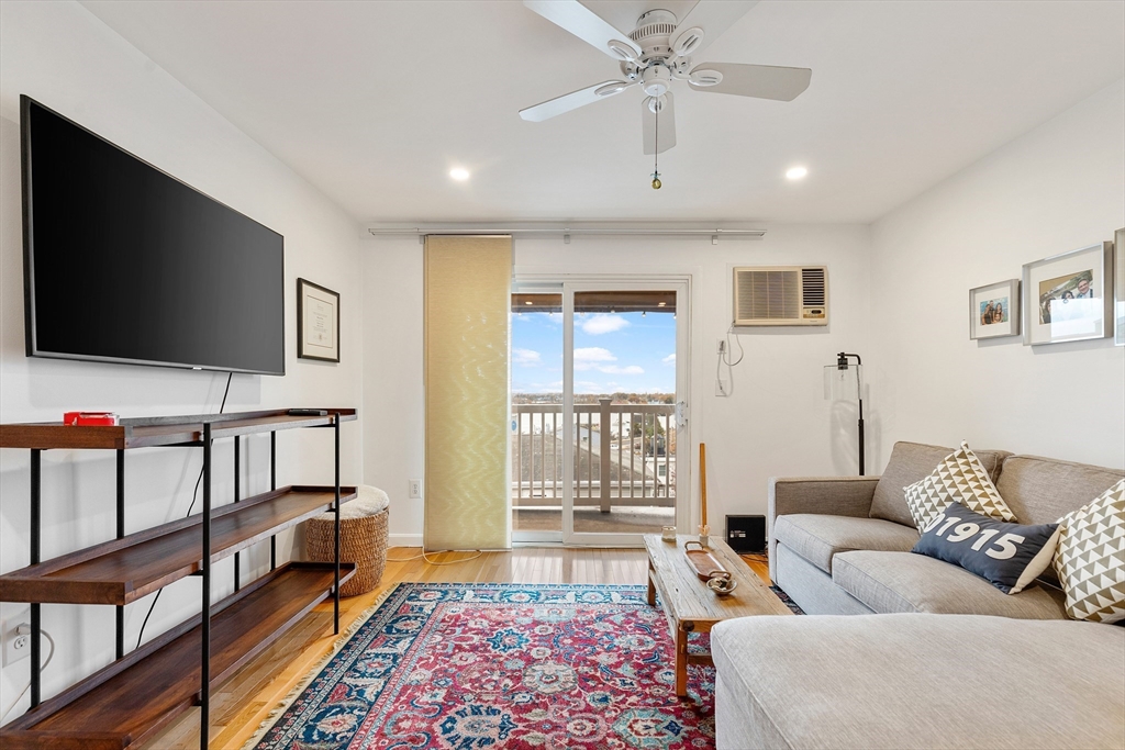 12 Cox Court, Unit PHB Beverly, MA 01915 - Photo 5 of 36