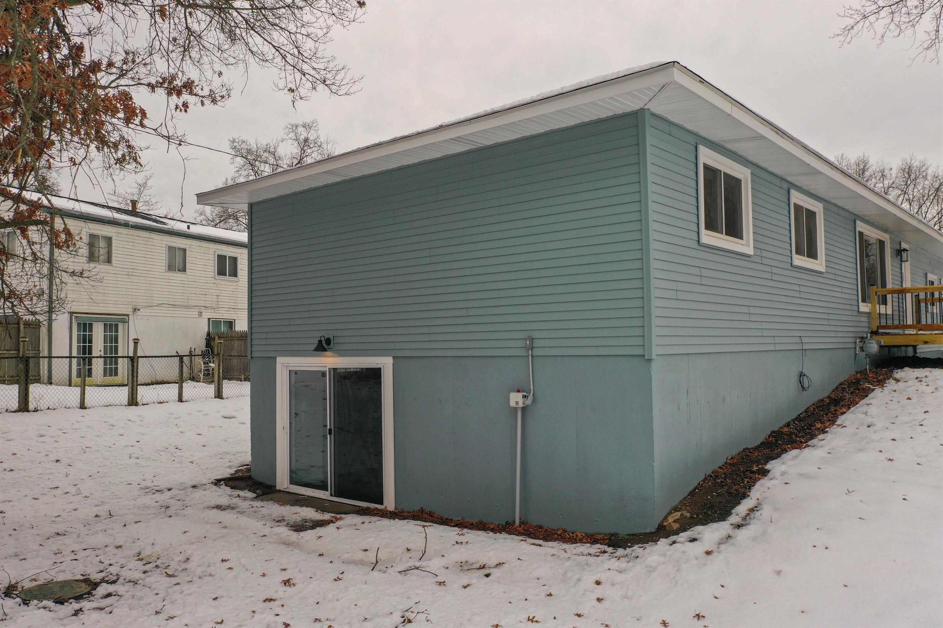 9550 Colgate Clarkston, MI 48348 - Photo 4 of 24 50196406-43b91c23-4ae7-4dc2-99b6-ba2afb23e4aa.JPG